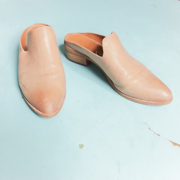 Frye Ray Sand Tan Genuine Leather Slip On Block Heel Mules Size 8.5 - Picture 1 of 8